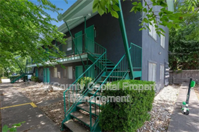 Building Photo - 502 W 35th St Unit 103
