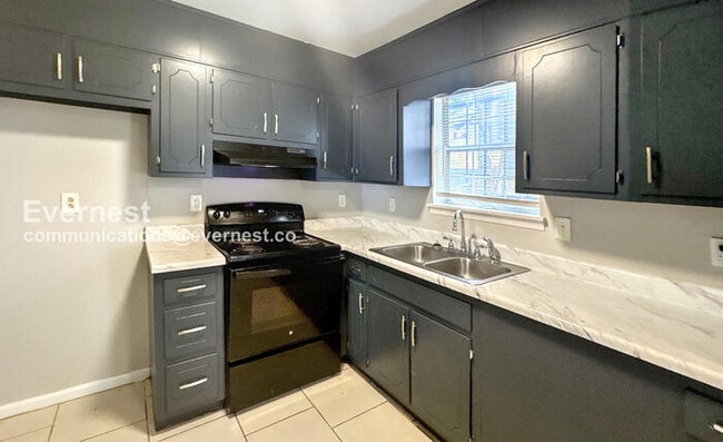 Photo - 1100 Cotton Ave SW Unit b