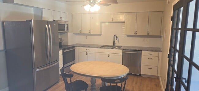 2906 Cabrillo Cir