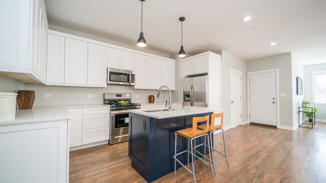 Photo - 1930 N Richmond St Unit 2