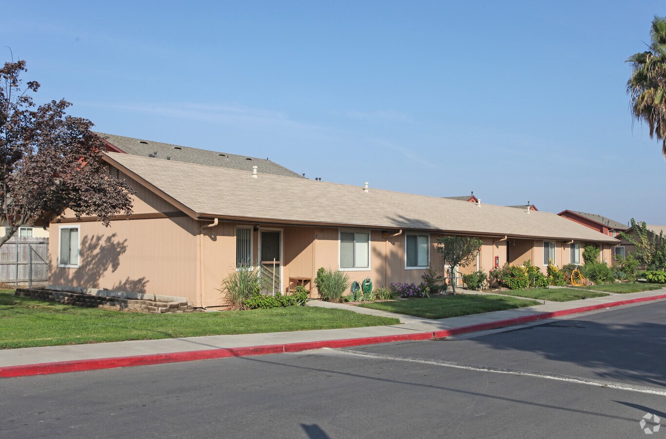 Photo - Earlimart Apartments