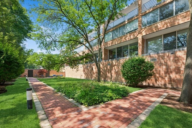 Building Photo - 630 Vernon Ave Unit 10