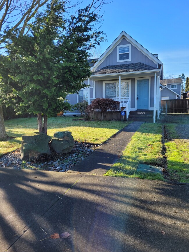 Building Photo - 2506 State St Unit A