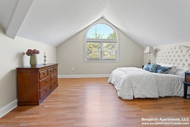 Photo - 111 Alban St