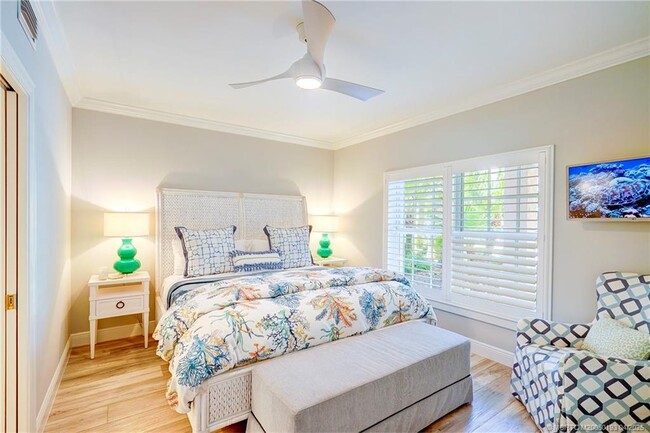 Building Photo - 5799 NE Island Cove Way Unit 1104