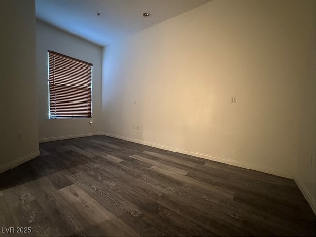 Building Photo - 26 E Serene Ave Unit 116