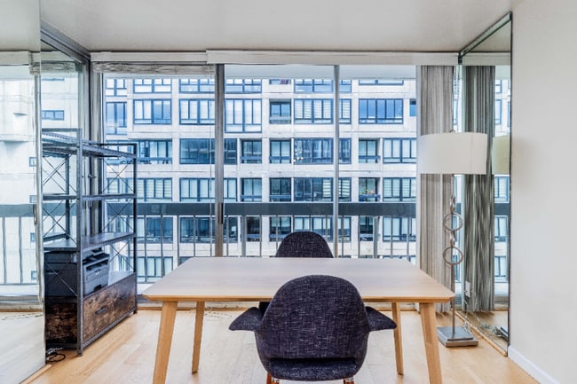 Building Photo - 1998 Broadway