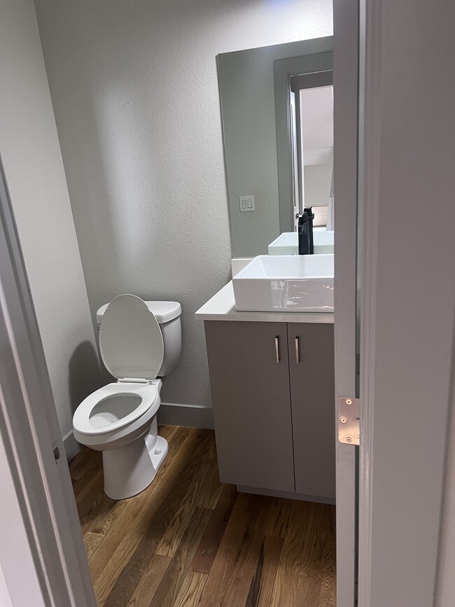 Photo - 1925 Hooker St