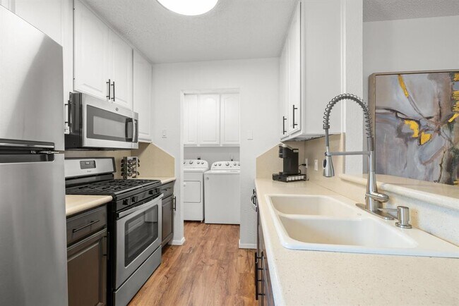 Photo - 1908 Denfield Dr