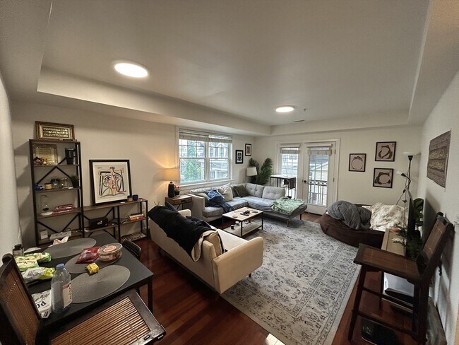 Building Photo - 43 Pitman St Unit 201 Rental