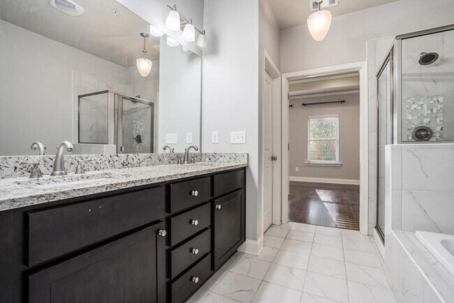 Photo - 612 Luckett Ct