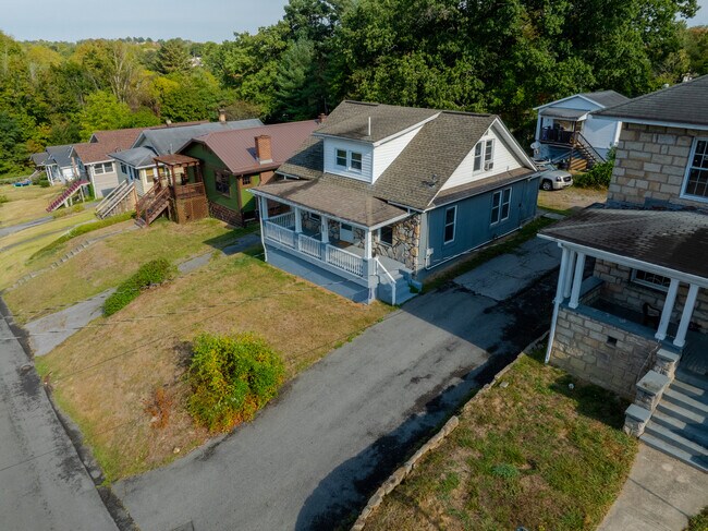 Photo - 213 Crawford St