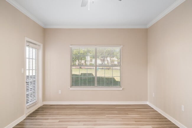 Photo - The Skylark on Harwood