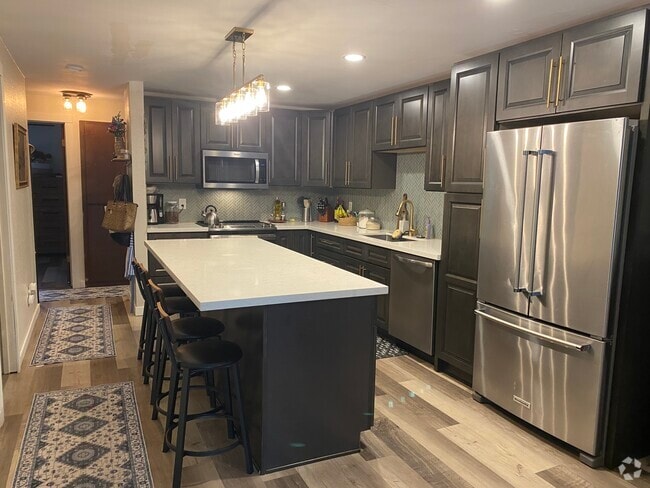 Building Photo - 3253 SE Goldmaur Ct Unit A Rental