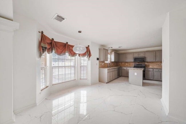 Photo - 611 Brazos Trace Dr