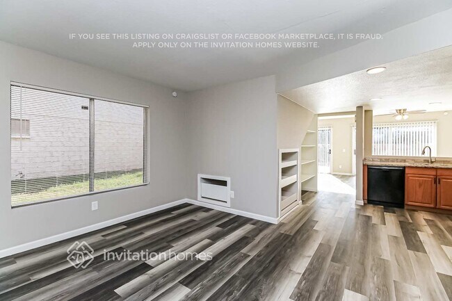 2717 W Estrella Dr