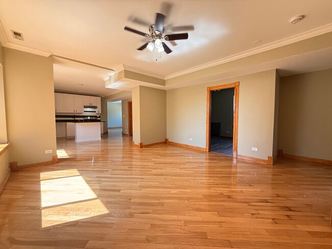 Photo - 1610 E 82nd St Unidad 2N