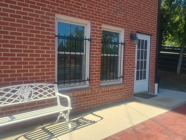 Photo - 700 W 17th St Unit 1