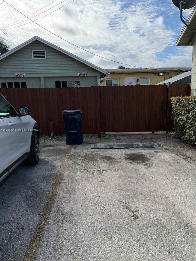 Building Photo - 4152 SW 13th St Unit .