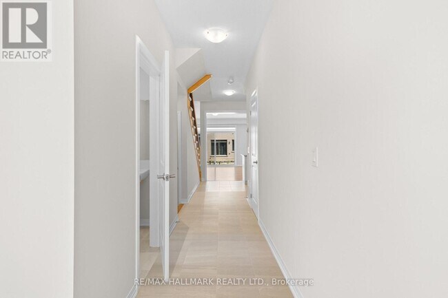 Photo - 16 Crossmore Cres