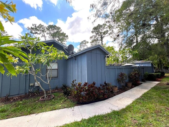 Photo - 1077 Goldenrod Rd