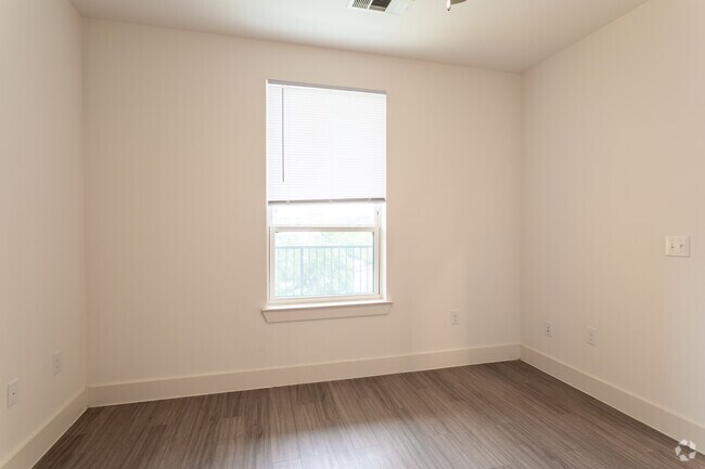 1BR, 1BA - 646SF