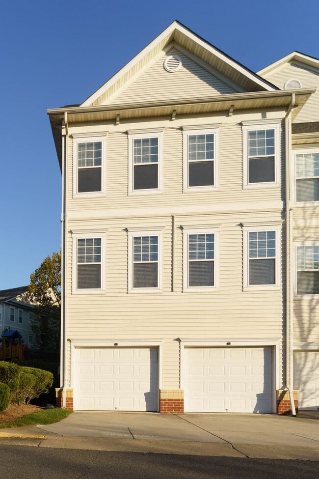 Photo - 3 level 2 BR 2BA condo in Fairfax Ridge