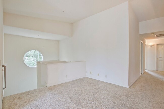 Photo - Bright & Airy 3bd/2bth End Unit Condo in F...