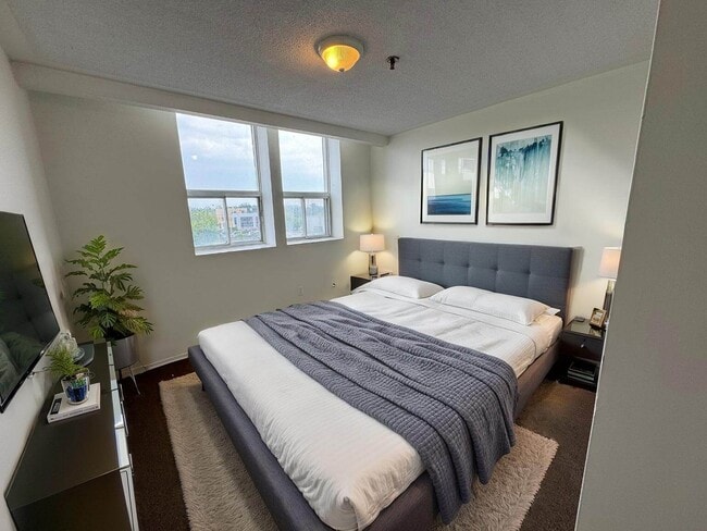 Building Photo - 88 York St