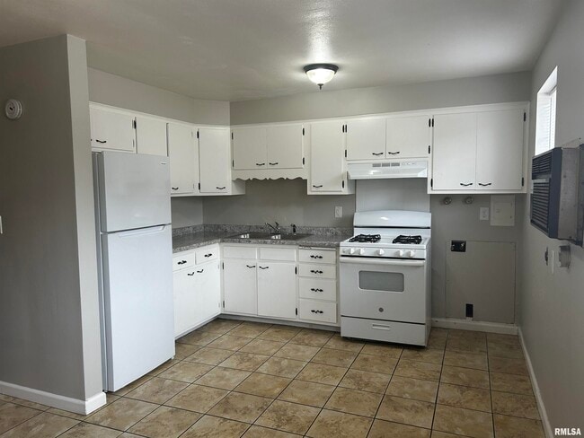 Building Photo - 2605 W Wardcliffe Dr Unit A