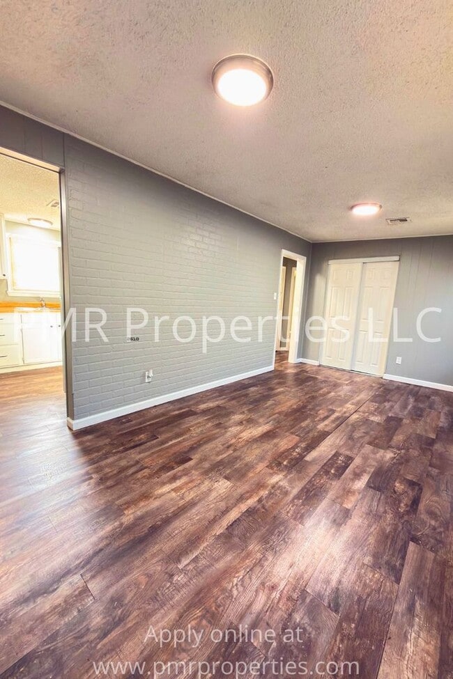 Photo - 11 NW 40th St