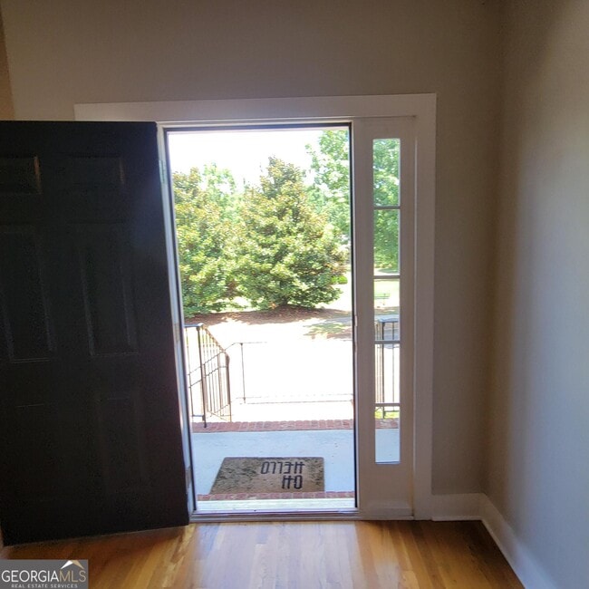 Photo - 1111 Surrey Ln