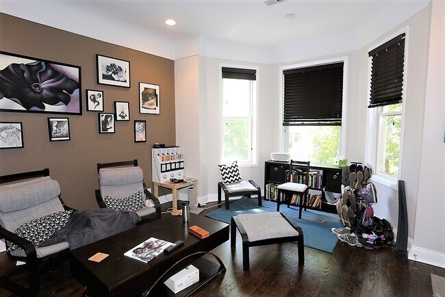 Building Photo - 4849 N Seeley Ave Unit 2