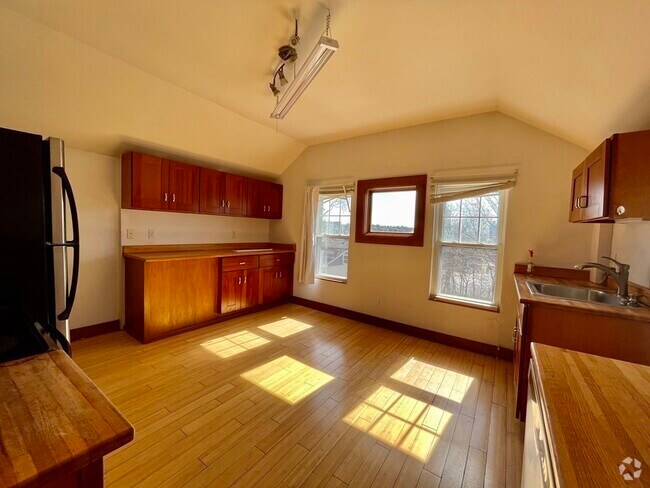 Building Photo - 17 Suffolk St Unit 3 Rental