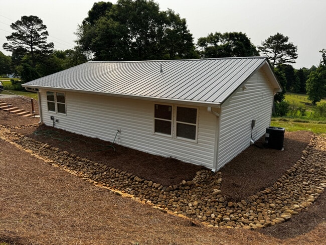 Building Photo - 5026 Young Rd