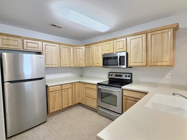 Building Photo - 144 N Hines St Unit F