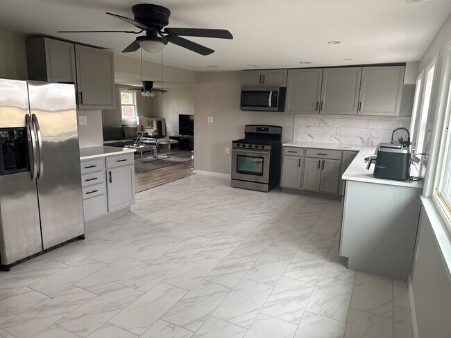 Kitchen - 403 Palomino Ct Unit SingleFamilyHomeRanch