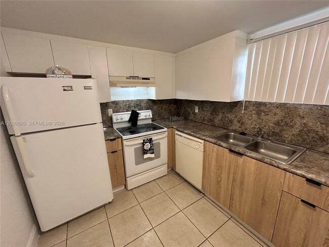 Photo - 4205 N University Dr Unit 112