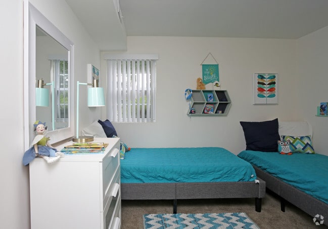 2BR, 1.5BA - 917 SF