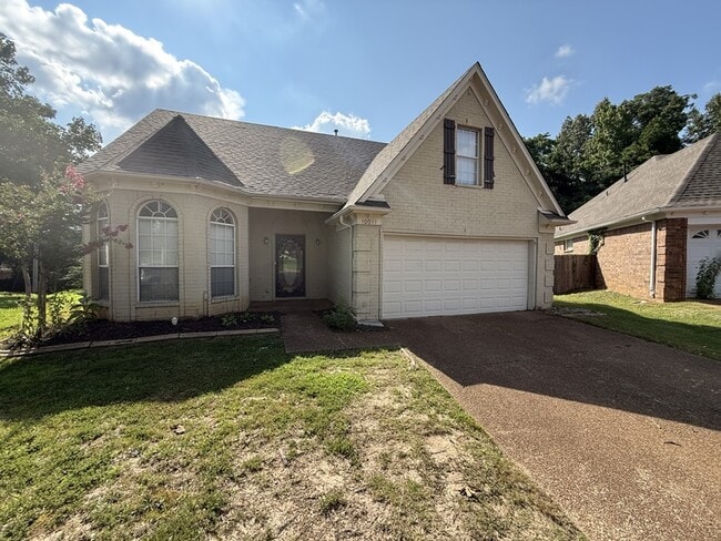 Building Photo - 10011 Woodland Pine Cove W