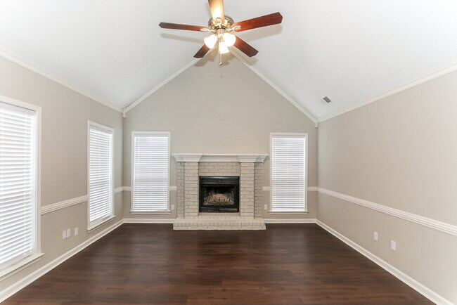 5896 Pipers Green Ln