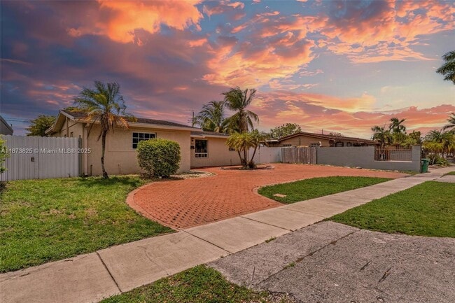Building Photo - 7920 NW 171st St Rental