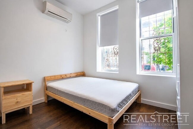 Photo - 4 Bed 2 Bath Duplex in BedStuy! Unit 1L