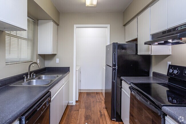 1BR, 1BA - 645 SF