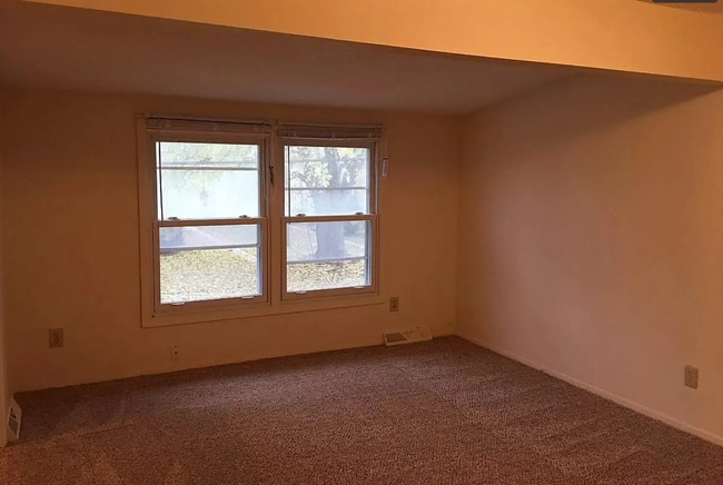 Photo - 6050 Wentworth Ave