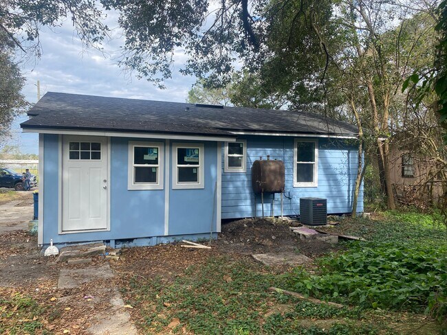 Photo - 2050 W 40th St