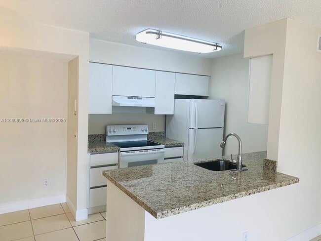 Building Photo - 10477 NW 7th St Unit 104 Rental