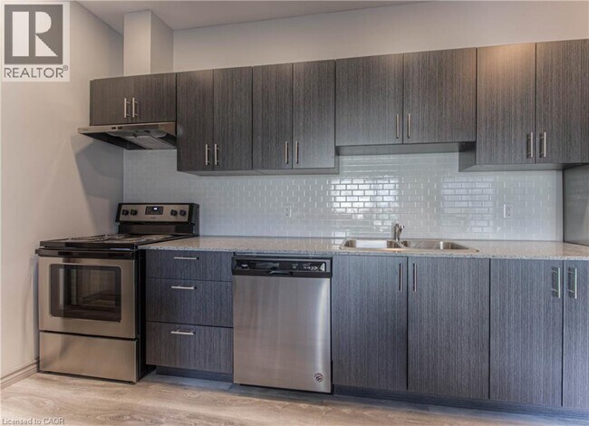 Photo - 275 Larch St Unité F113