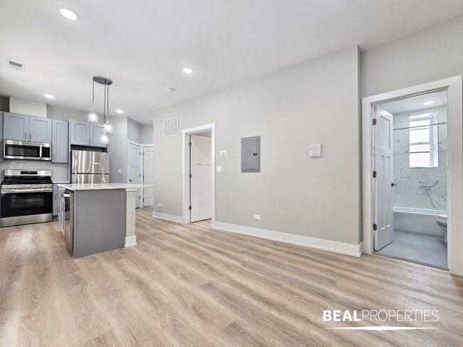 Photo - 428 W Belden Ave