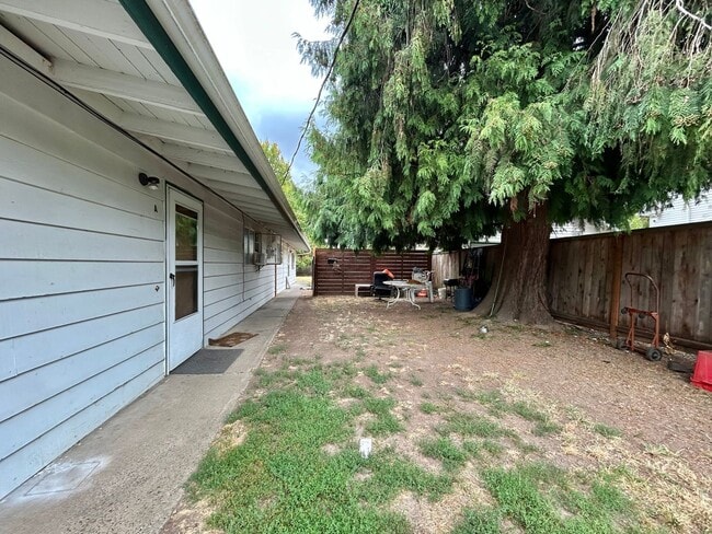Building Photo - sw165th Unit B Rental